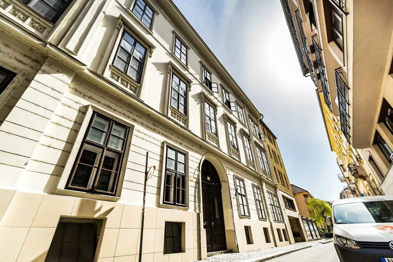 Corbie Downtown Apartment Budapest